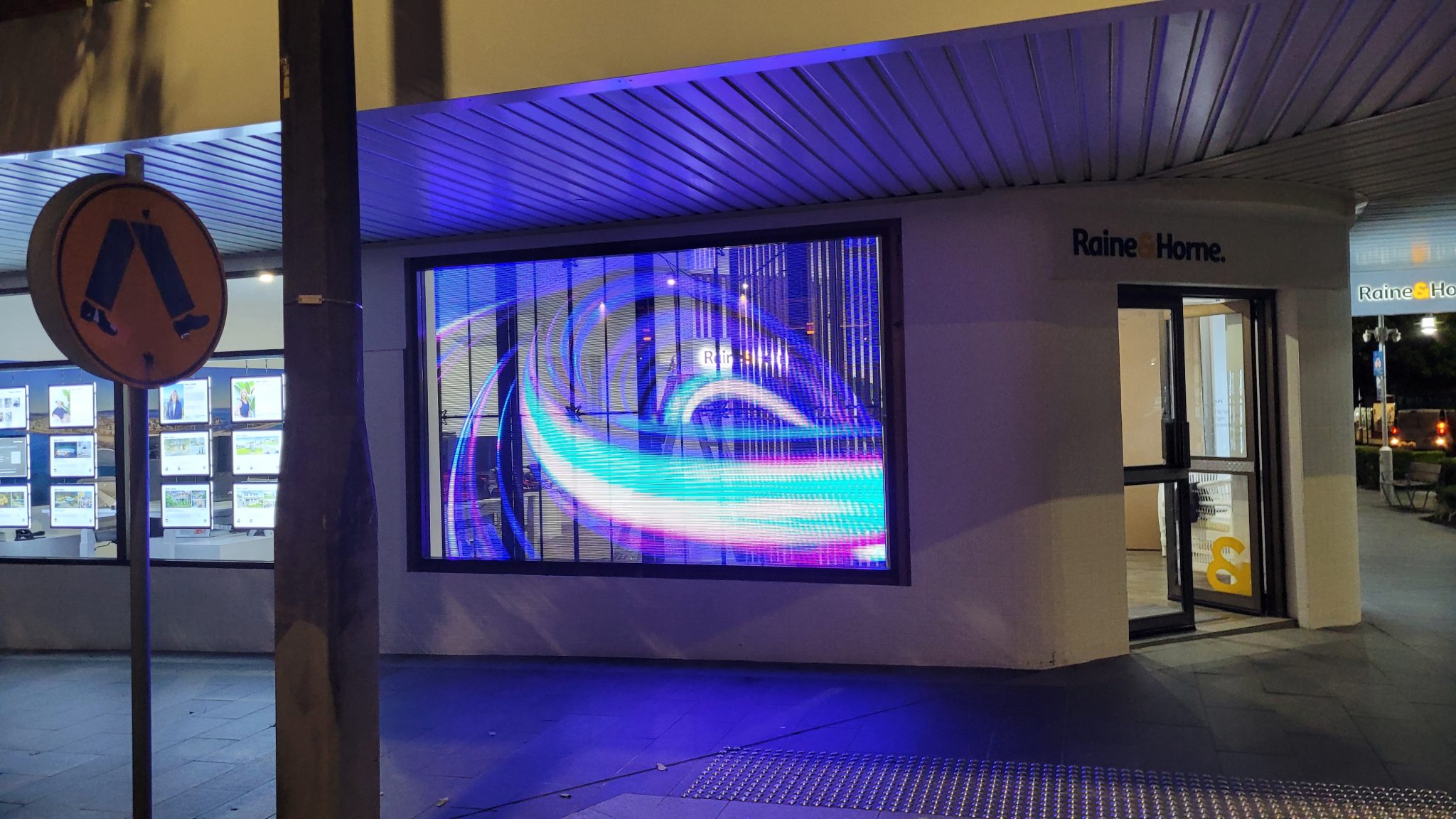 Retail Led Signs Transparent LED Signage in Retail, Showrooms and Offices: When to Use It